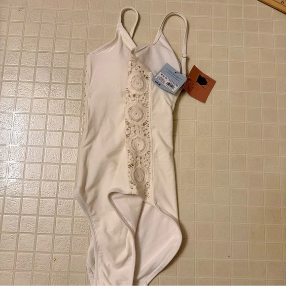 Women's Crochet Side Panel Coverage One Piece Swimsuit Shade and Shore Size M - Picture 7 of 8